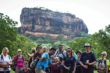 சிகிரியா சென்ற சுற்றுலா பயணிகளுக்கு ஏற்பட்ட ஆபத்து!