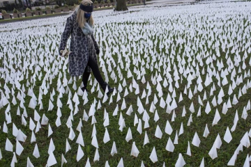 அமெரிக்காவில் உச்சம் பெற்ற கொரோனா இறப்புகள்