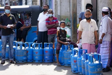 12 ஆயிரம் ரூபாவுக்கு விற்பனை செய்யப்படும் எரிவாயு