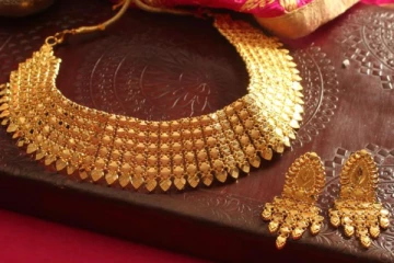 ஒருவழியாக வார இறுதியில் சற்று இறக்கம் காட்டிய தங்கம் விலை - எவ்வளவு தெரியுமா?