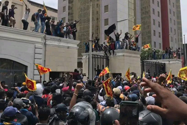 கொழும்பில் பதற்றம்; 23 பேர் காயம் | Tension In Colombo 23 People Were Injured