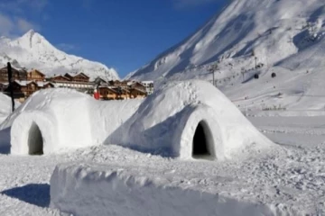 சுவிட்சர்லாந்தில் மகனுக்காக பனிவீடு கட்டிய தந்தை... எதிர்பாராமல் நிகழ்ந்த சோகம்