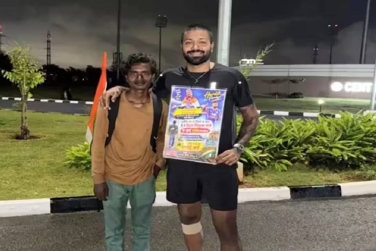 ஹர்திக் பாண்டியாவை சந்திக்க 2,400 கி.மீ தூரம் நடந்த ரசிகர்; வீடு வழங்குவதாக உறுதி | Fan Walks 2400 Km To Meet Hardik Pandya ஹர்திக் பாண்டியாவை சந்திக்க 2,400 கி.மீ தூரம் நடந்த ரசிகர்; வீடு வழங்குவதாக உறுதி | Fan Walks 2400 Km To Meet Hardik Pandya