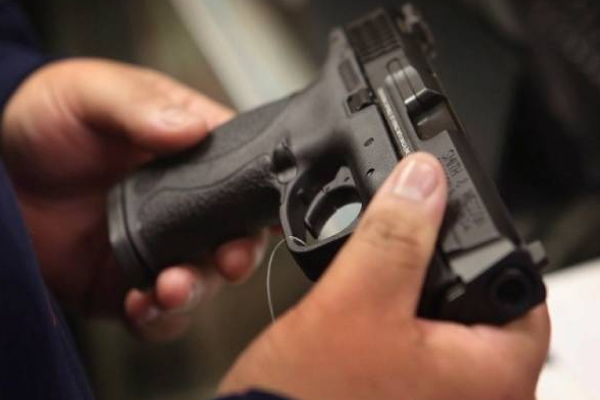 அமெரிக்காவில் உள்ள மாகாணம் ஒன்றில் துப்பாக்கிக்கு தடை! | America New Mexico Ban On Guns For Next 30 Days