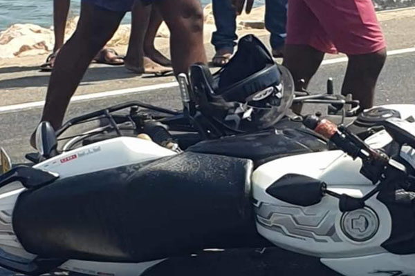 யாழில் இடம்பெற்ற கோர விபத்து; இருவர் படுகாயம் | Tragic Accident In Jaffna