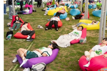 தென்கொரியாவில் களைகட்டிய தூங்கும் போட்டி