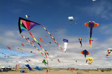 சர்வதேச விமான நிலையத்திற்கு அருகில் பட்டங்களை பறக்கவிட தடை