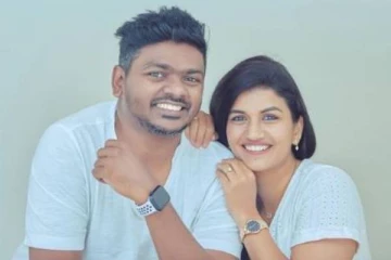 பொன்னி, காற்றுக்கென்ன வேலி சீரியல் நடிகை ஸ்ரீதேவி அசோக் குடும்ப புகைப்படங்கள்