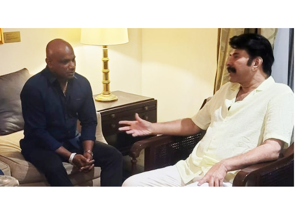 பிரபல நடிகரை சந்தித்த இலங்கை கிரிக்கெட் வீரர்! | Sri Lankan Cricket Team Met Actor Mammootty