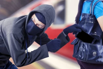 தமிழர் பகுதியில் கைத்தொலைபேசி திருட்டு தொடர்பில் ஒருவர் கைது