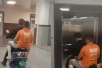 துடித்த மகன்; ஹாஸ்பிட்டல் லிப்டுக்குள் ஸ்கூட்டரில் பயணம் - தந்தை நெகிழ்ச்சி செயல்!