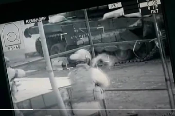 எச்சரிக்கையை விடுத்த ரஷ்ய வீரர்களை சுட்டு வீழ்த்திய உக்ரைன்: அதிரடி வீடியோ ஆதாரம்