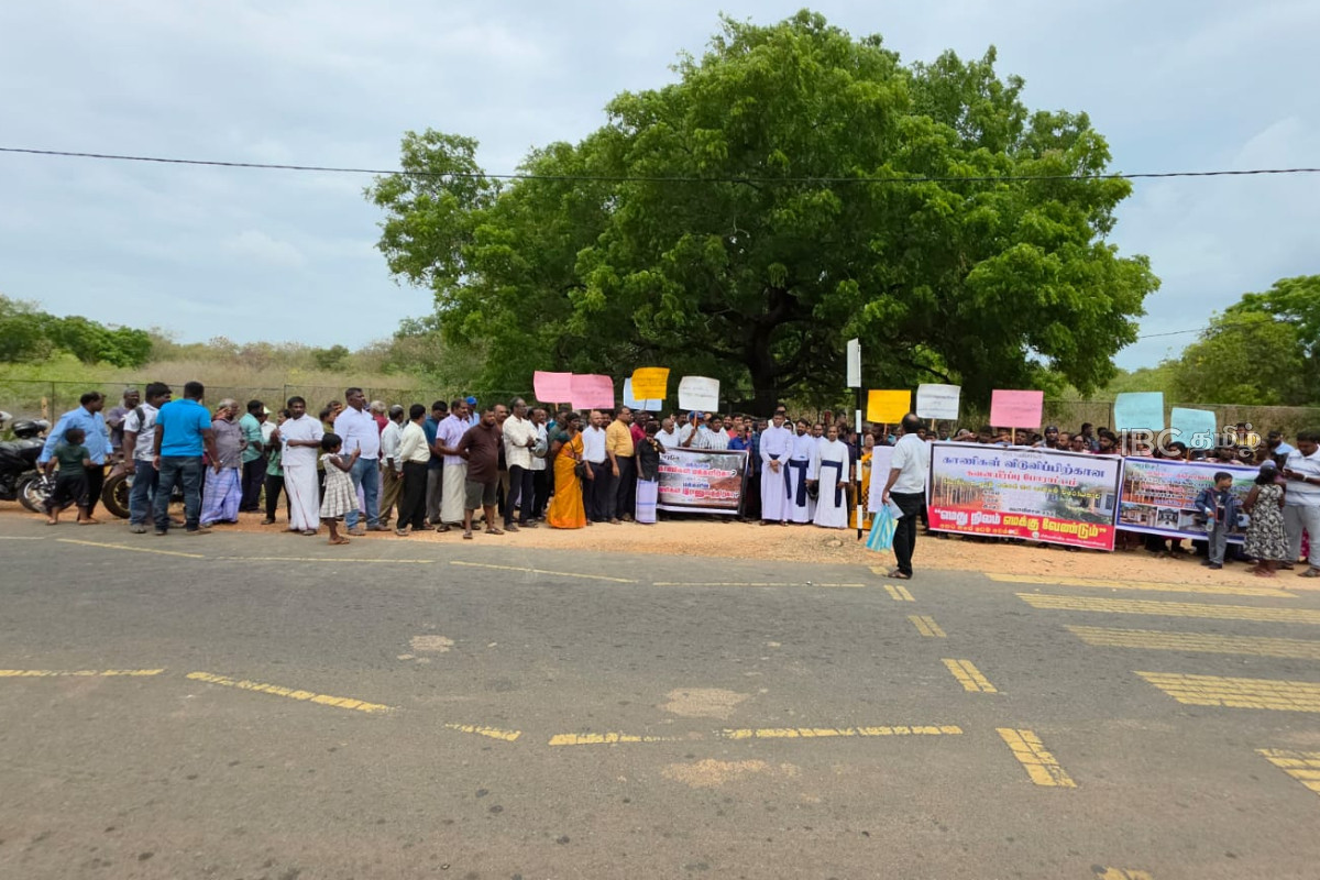 இராணுவக் கட்டுப்பாட்டில் உள்ள காணிகளை விடுவிக்குமாறு கோரி யாழில் போராட்டம்! | Protest For Army Controlled Land Release In Jaffna