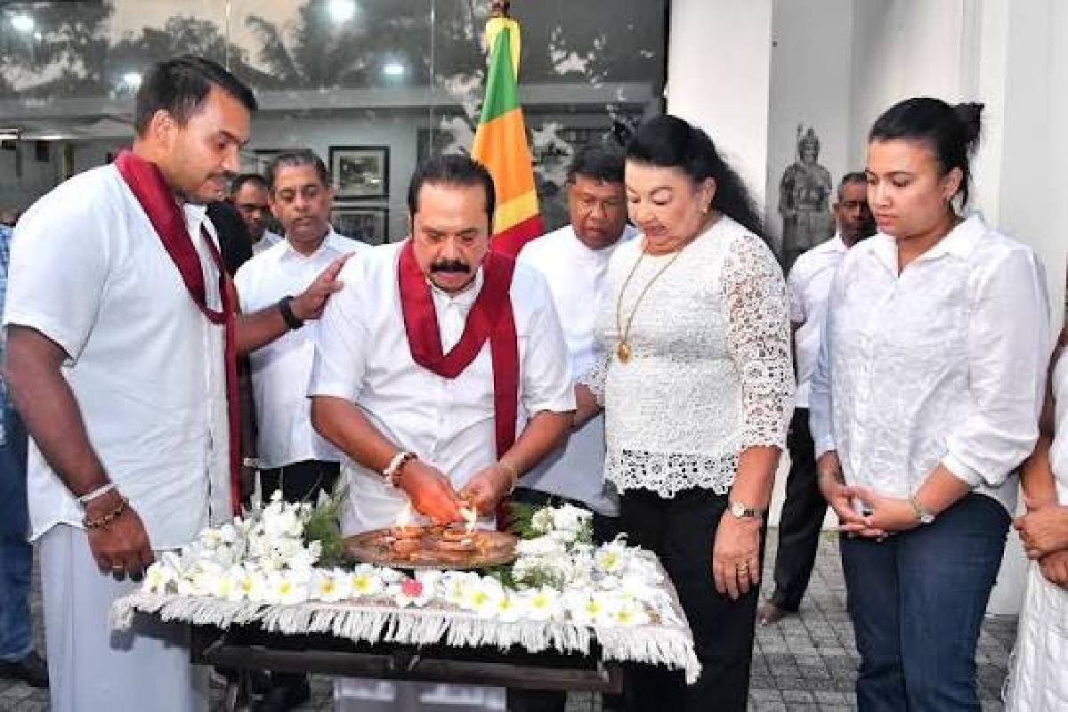 மகிந்தவிற்கு ஏற்பட்டுள்ள நிலைமை : விரைவில் நாடு திரும்பவுள்ள ஷிராந்தி | Shiranthi To Return To The Country Soon மகிந்தவிற்கு ஏற்பட்டுள்ள நிலைமை : விரைவில் நாடு திரும்பவுள்ள ஷிராந்தி | Shiranthi To Return To The Country Soon