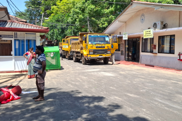 நல்லூர் ஆலய சூழலுக்கு வந்த ஒரு தொகுதி மணல் | A Block Of Sand That Came To The Nallur Temple
