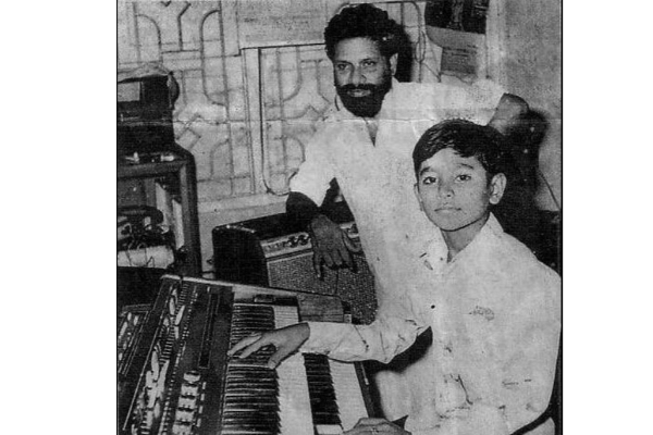 இசைப்புயல் ஏ.ஆர். ரஹ்மானின் சிறு வயது புகைப்படம்.. இதுவரை பலரும் பார்க்காத ஒன்று | A R Rahman Childhood Picture Gone Viral On Net