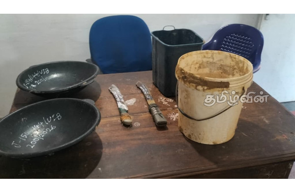 கிளிநொச்சியில் மின்சார சபையில் பணிபுரியும் 4 ஊழியர்கள் கைது | Four Arrested For Attempting To Dig Up Kilinochchi கிளிநொச்சியில் மின்சார சபையில் பணிபுரியும் 4 ஊழியர்கள் கைது | Four Arrested For Attempting To Dig Up Kilinochchi