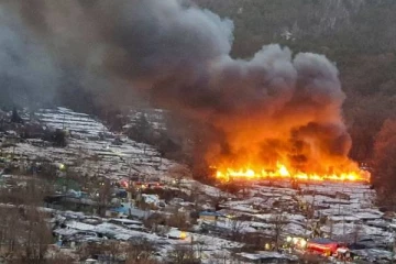 வெளிநாடொன்றில் பயங்கரமான தீ விபத்து: 60 வீடுகள் எரிந்து சேதம்