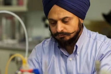 தாமஸ் எடிசனின் சாதனையை முறியடித்த இந்திய வம்சாவளி விஞ்ஞானி யார் தெரியுமா?