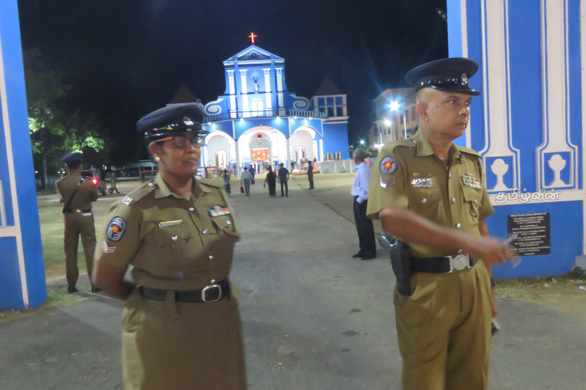 பலத்த பாதுகாப்புக்கு மத்தியில் சீயோன் தேவாலயத்தில் உயிர்த்த ஞாயிறு விசேட ஆராதனை | Easter Sunday Service Security At Zion Church பலத்த பாதுகாப்புக்கு மத்தியில் சீயோன் தேவாலயத்தில் உயிர்த்த ஞாயிறு விசேட ஆராதனை | Easter Sunday Service Security At Zion Church