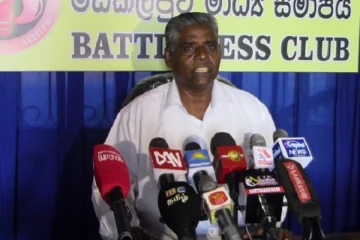 மக்களை சுமைக்குள் தள்ளும் நடவடிக்கையில் அரசு -  இரா.துரைரெட்னம்