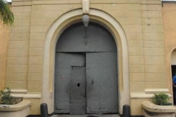 දින ගණනාවක් නිරාහාරව සිටි රැඳවියා වතුර ටැංකියට වැටී ජීවිතක්ෂයට..!