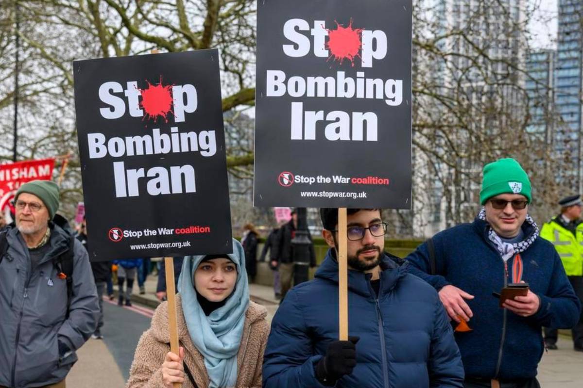 லண்டனில் ஈரானுக்கு ஆதரவு போராட்டம்: அமெரிக்க போர் நடவடிக்கைகளுக்கு எதிர்ப்பு | Protest In London