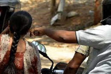 குடும்ப பெண்ணின் சங்கிலியை அறுத்து சென்ற திருடர்கள்