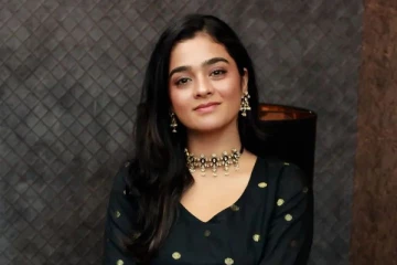 ஹோம்லியாக நடித்து வந்த காயத்ரியா இப்படி.. விக்ரம் படத்திற்கு பின் இப்படி மாறிவிட்டாரே