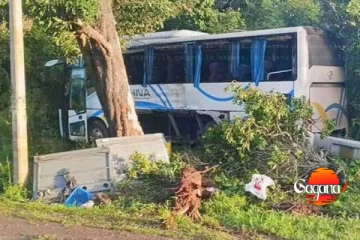 ආපදාවට උදව් කරන්න ගිය බස්රථය අනතුරට