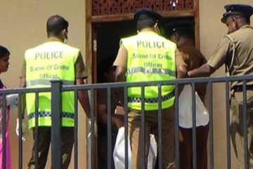 பிள்ளைகளின் கண் முன்னால் தாயார் கொலை; வட்டிப்பணத்தால் பறிபோன உயிர்