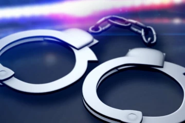 தடை செய்யப்பட்ட பொருட்களுடன் சிக்கிய கைதிகள்!