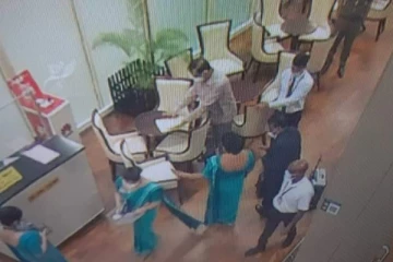 வெளிநாடு செல்ல முற்பட்ட பசில் - விமான நிலைய அதிகாரிகளின் நடவடிக்கையால் வீடு திரும்பினார் (Video)