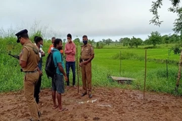 சொந்த வயலிலேயே உயிரை துறந்த மூன்று பிள்ளைகளின் தந்தை ; காவலுக்கு சென்றவருக்கு காத்திருந்த ஷாக்