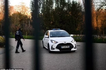 பாரிஸ் நகர பூங்காவில் பொதுமக்களை பீதியில் அலறவைத்த சம்பவம்: ஐரோப்பிய பெண் என தகவல்