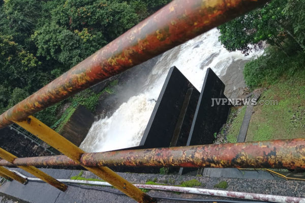 வெள்ளத்தில் மூழ்கிய வீடுகள் ; கடும் சிரமத்தில் மக்கள் | Homes Submerged In Flood People Face Hardship