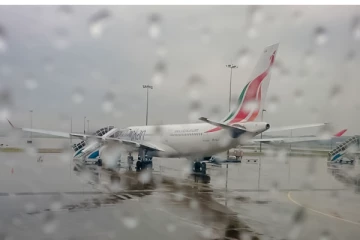 கட்டுநாயக்க விமான நிலையம் வந்த விமானங்களுக்கு ஏற்பட்ட சிக்கல்