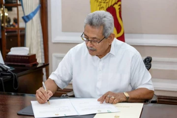 பதவி விலகுவதாக கூறி நாட்டு மக்களை ஏமாற்றிய ஜனாதிபதி - தொடரும் பதற்றம்