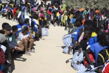 இத்தாலியில் சட்டவிரோதமாக குடியேறிய அகதிகளை வெளியேற்ற நடவடிக்கை