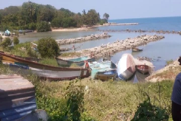 புத்தளத்திலும் இந்திய படகுகள் ஏல விற்பனை