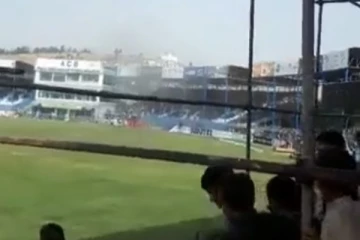 டி20 கிரிக்கெட் போட்டியின் போது குண்டு வெடிப்பு - தெறித்து ஓடிய பார்வையாளர்கள்..!