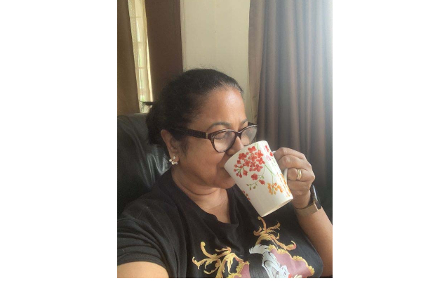 58 வயதில் டீசர்ட்டை அணிந்து ராதிகா வெளியிட்ட புகைப்படம்... துளி கூட மேக்கப் இல்லையே | Rathika Without Makeup Selfie 58 வயதில் டீசர்ட்டை அணிந்து ராதிகா வெளியிட்ட புகைப்படம்... துளி கூட மேக்கப் இல்லையே | Rathika Without Makeup Selfie