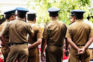 நடுவீதியில் குழந்தைகளுடன் தீக்குளிக்க முயன்ற தந்தையினால் குழப்பம்