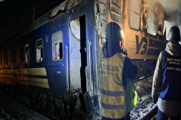 ரஷ்யா ட்ரோன் தாக்குதலால் தீப்பிடித்து எரிந்த ரயில், பலர் பலி ; உக்ரைனில் தொடரும் அவலம் | Train Burns After Russian Drone Attack ரஷ்யா ட்ரோன் தாக்குதலால் தீப்பிடித்து எரிந்த ரயில், பலர் பலி ; உக்ரைனில் தொடரும் அவலம் | Train Burns After Russian Drone Attack