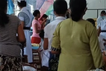 පාසලෙන් දුන් දිවා ආහාරය විෂ වෙයි - සිසුන් 17ක් රෝහල්ගත කරයි..