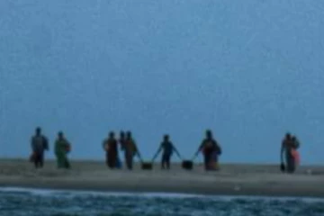 ශ්රී ලංකාවේ දරුණු ආර්ථික කඩා වැටීම හමුවේ ඉන්දියාව සිදු කළ ඉක්මන් වැඩේ - ලංකාවේ අයත් ගෑවිලා.. මේ ගැනත් දැනුවත් වන්න. (PHOTOS)
