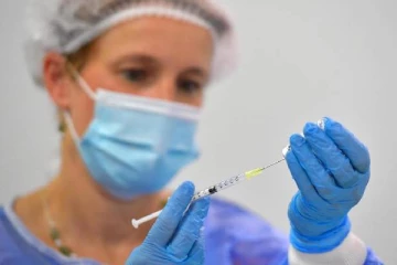 கொரோனா தடுப்பூசியால் HIV சோதனை செய்து கொண்ட சுவிஸ் மாணவி: வெளிவரும் பகீர் பின்னணி