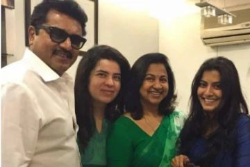 சரத்குமார் மகள் நடிகை வரலக்ஷ்மி சரத்குமாரின் முழு சொத்து மதிப்பு.. எவ்வளவு தெரியுமா..