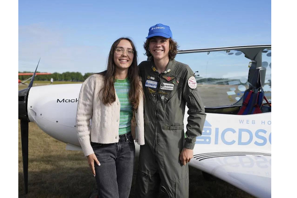 17 வயதில் 52 நாடுகளை தனியாக சுற்றி சாதனை படைத்த சிறுவன் - குவியும் வாழ்த்துக்கள் | 17 Year Old Pilot Sets Record For Solo Flight