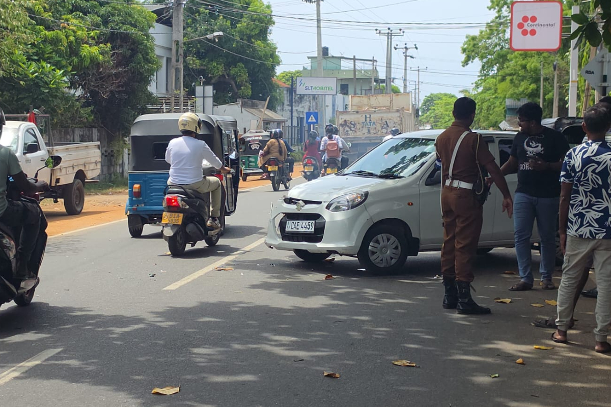 மட்டக்களப்பில் காருடன் மோட்டார் சைக்கிள் மோதி விபத்து! இருவர் படுகாயம் | 2 Seriously Injured Car Motorcycle Collision Batti மட்டக்களப்பில் காருடன் மோட்டார் சைக்கிள் மோதி விபத்து! இருவர் படுகாயம் | 2 Seriously Injured Car Motorcycle Collision Batti